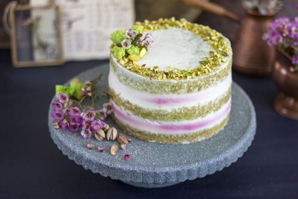 Pistachio cake with raspberry