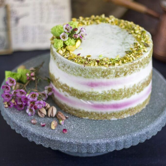 Pistachio cake with raspberry