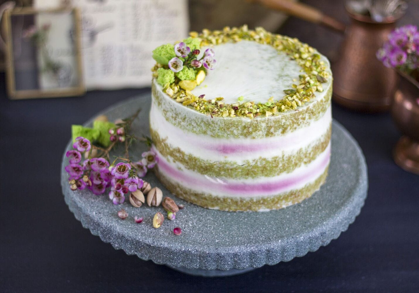 Pistachio cake with raspberry